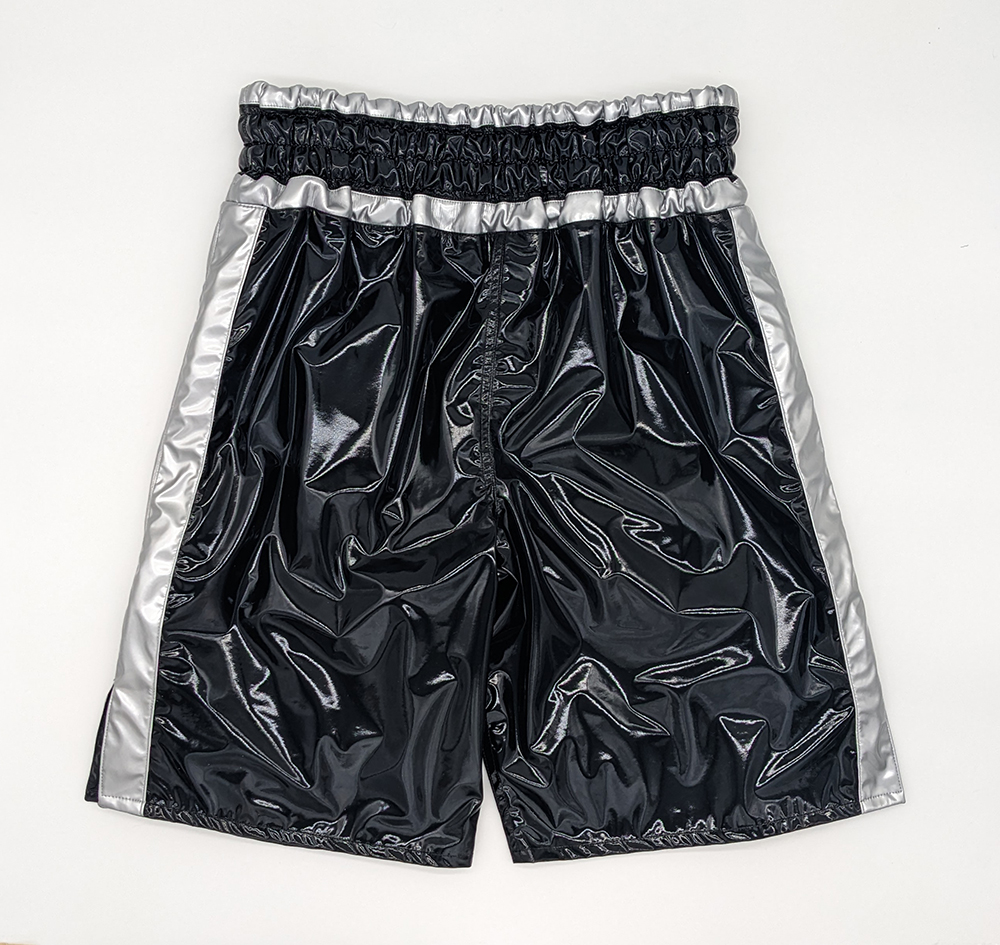 エナメルの裏地がついて存分にツルツルテカテカの光沢感をお楽しみ頂け