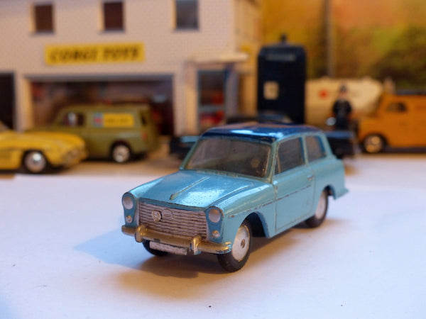 216 Austin A40 (early edition) (1) – Corgi Toys