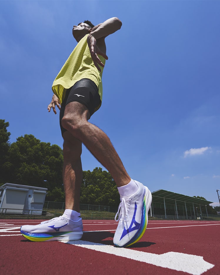 スピードレーシングシューズ「HYPERWARP」発売｜ミズノ株式会社