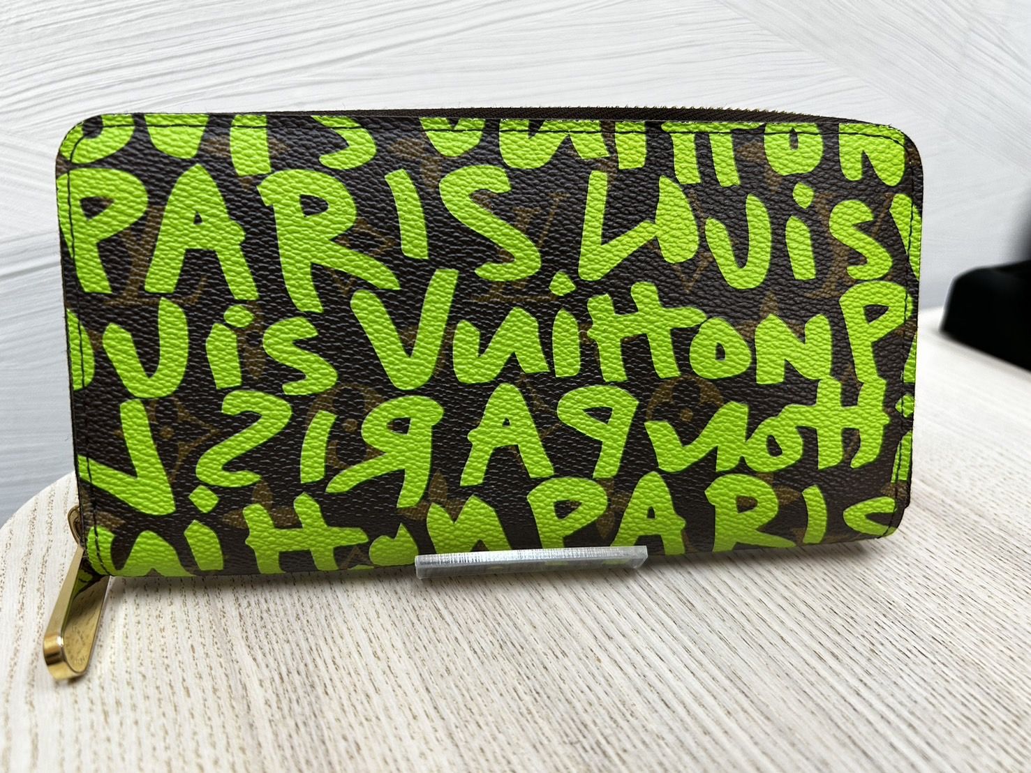 ルイ・ヴィトン(LOUIS VUITTON)モノグラムグラフィティ ジッピー