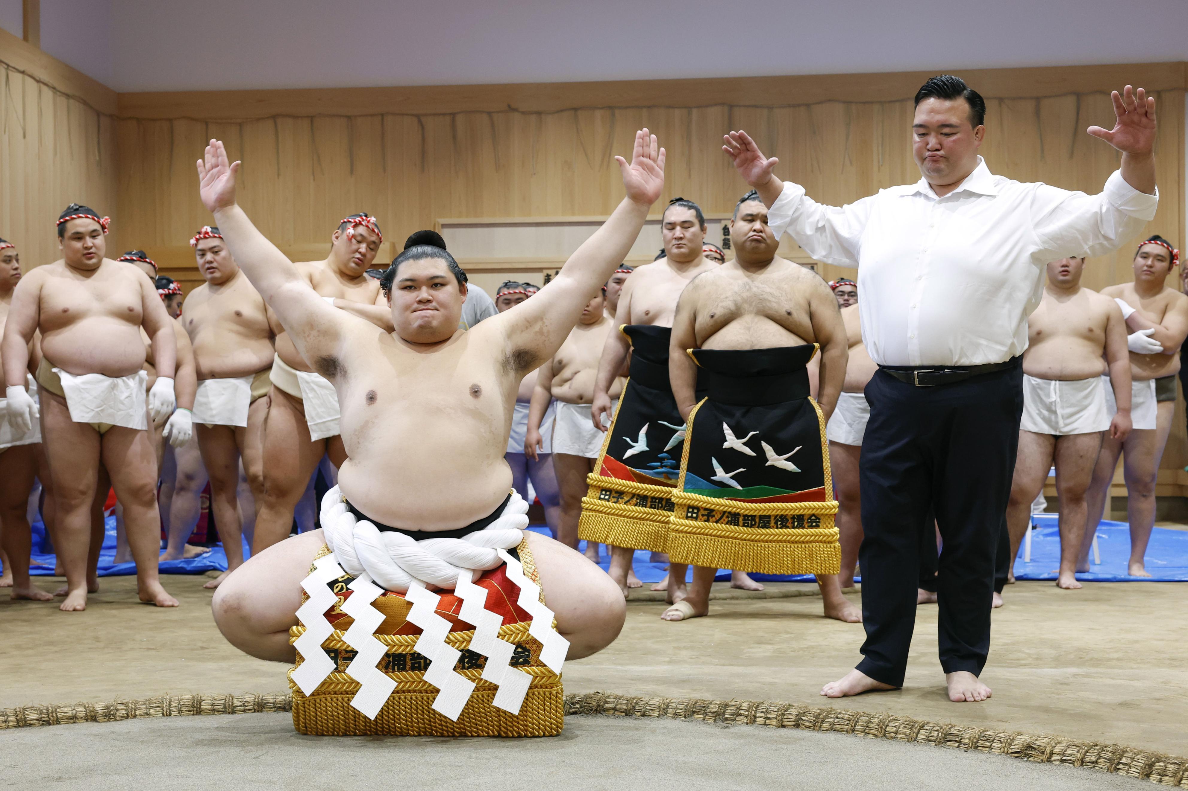 第75代横綱大の里が綱を締める「実感が湧いた」 師匠の指導で雲竜型