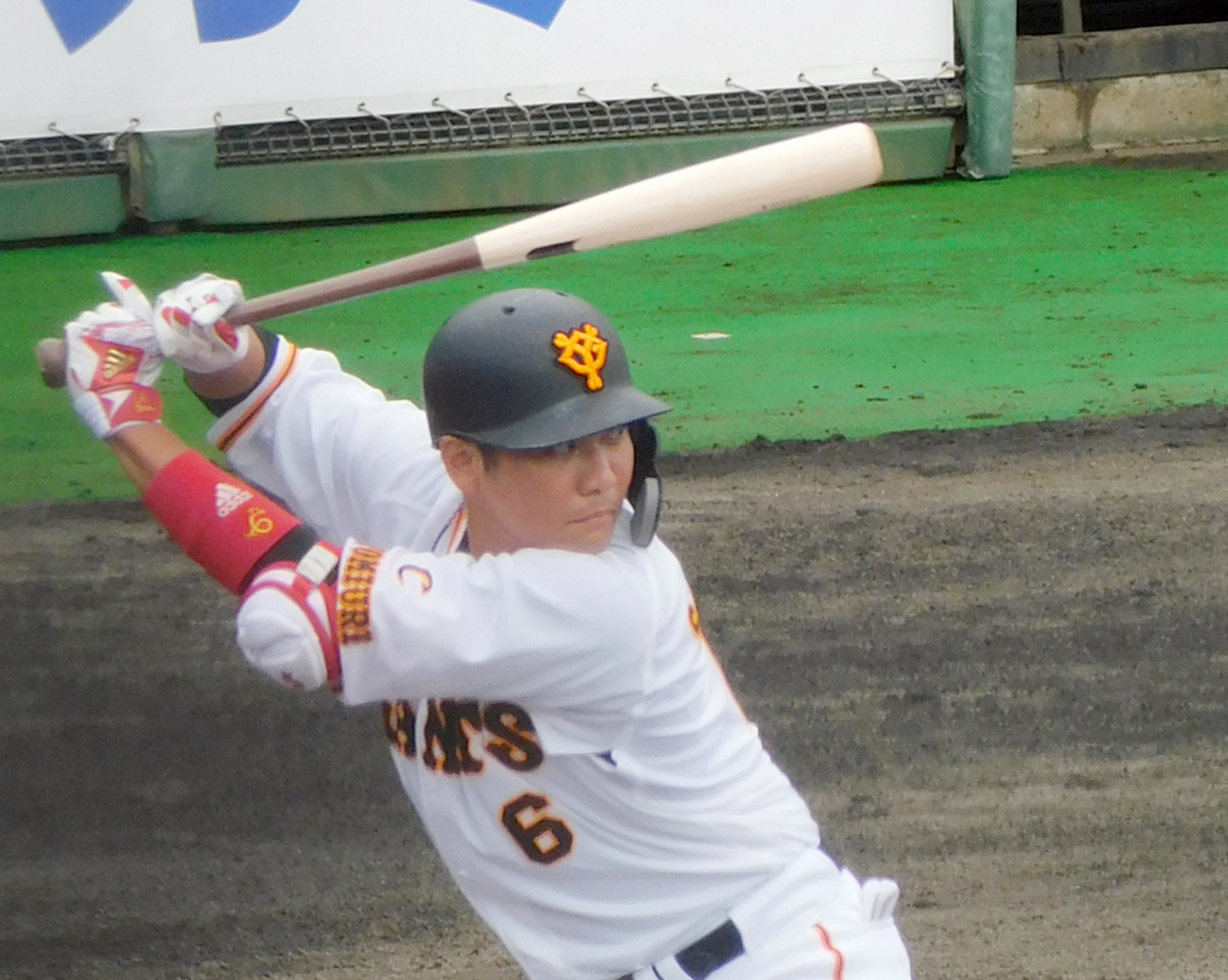 腰痛でファーム調整中の巨人・坂本勇人がシート打撃 高橋との対戦で