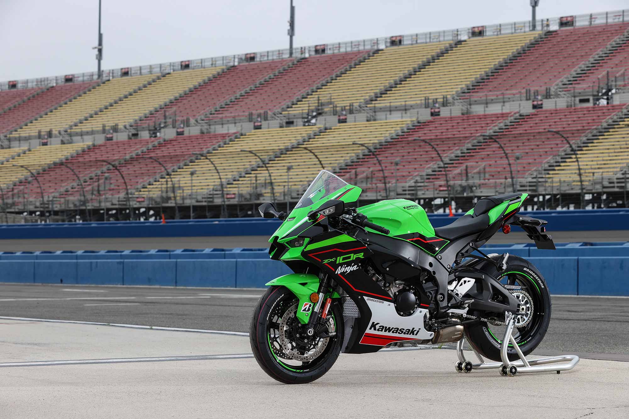 2021 Kawasaki Ninja ZX-10R Track MC Commute Review | Motorcyclist