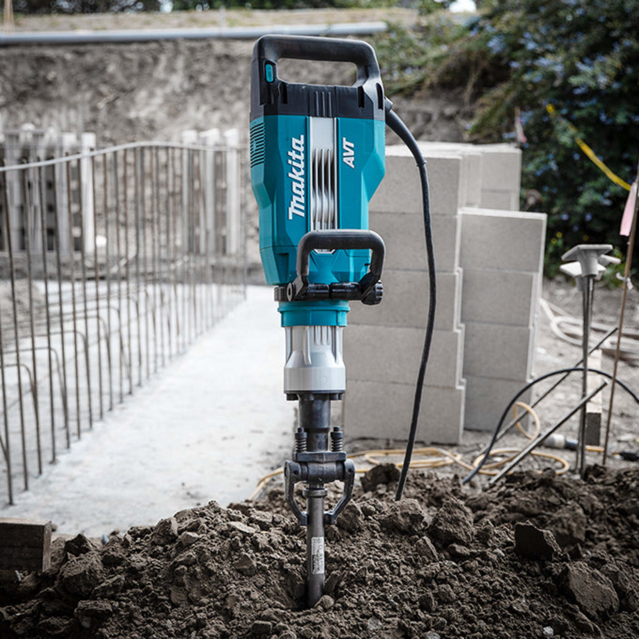 Makita HM1512 45 lbs Demolition Hammer, 1-1/8