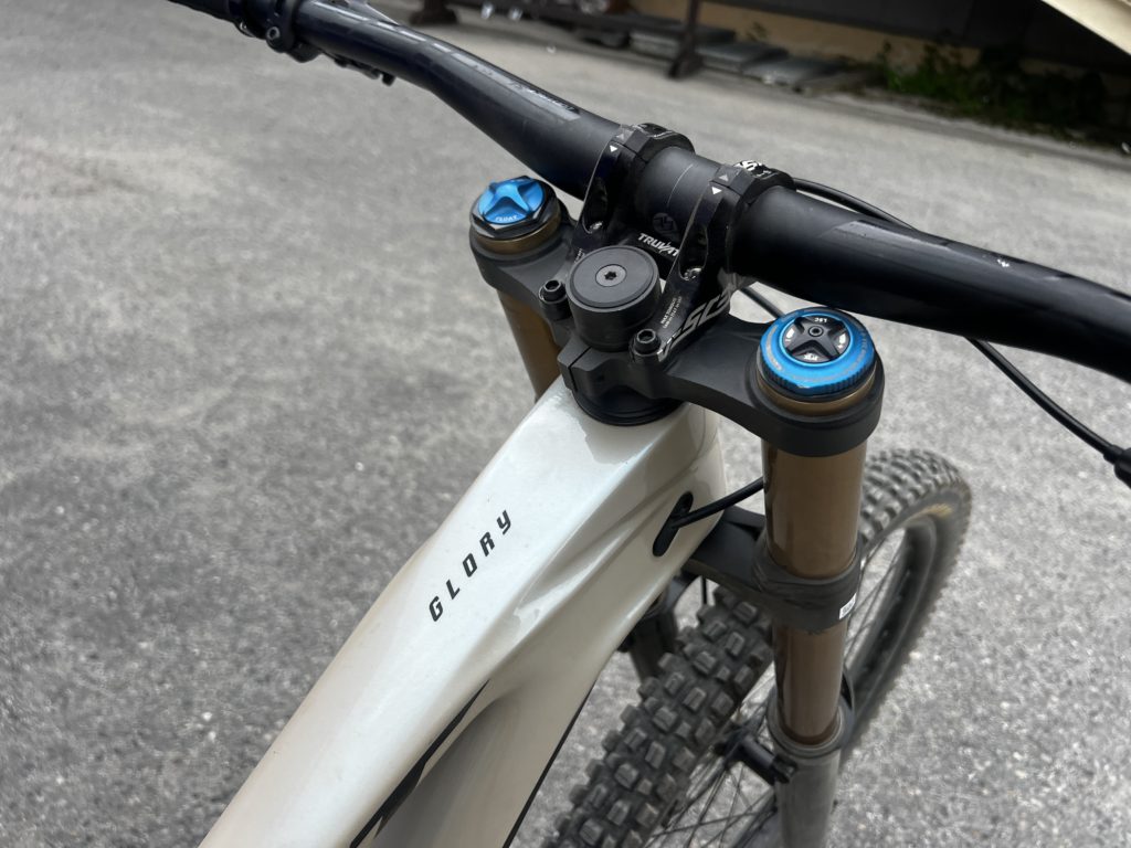 DHバイクに乗りましょう | CLAMP クランプ