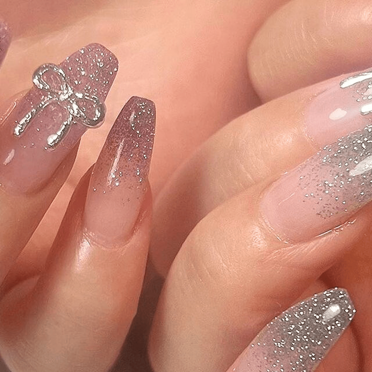 2024最新】短めからロングまで！秋にやりたいキラキラスカルプネイル