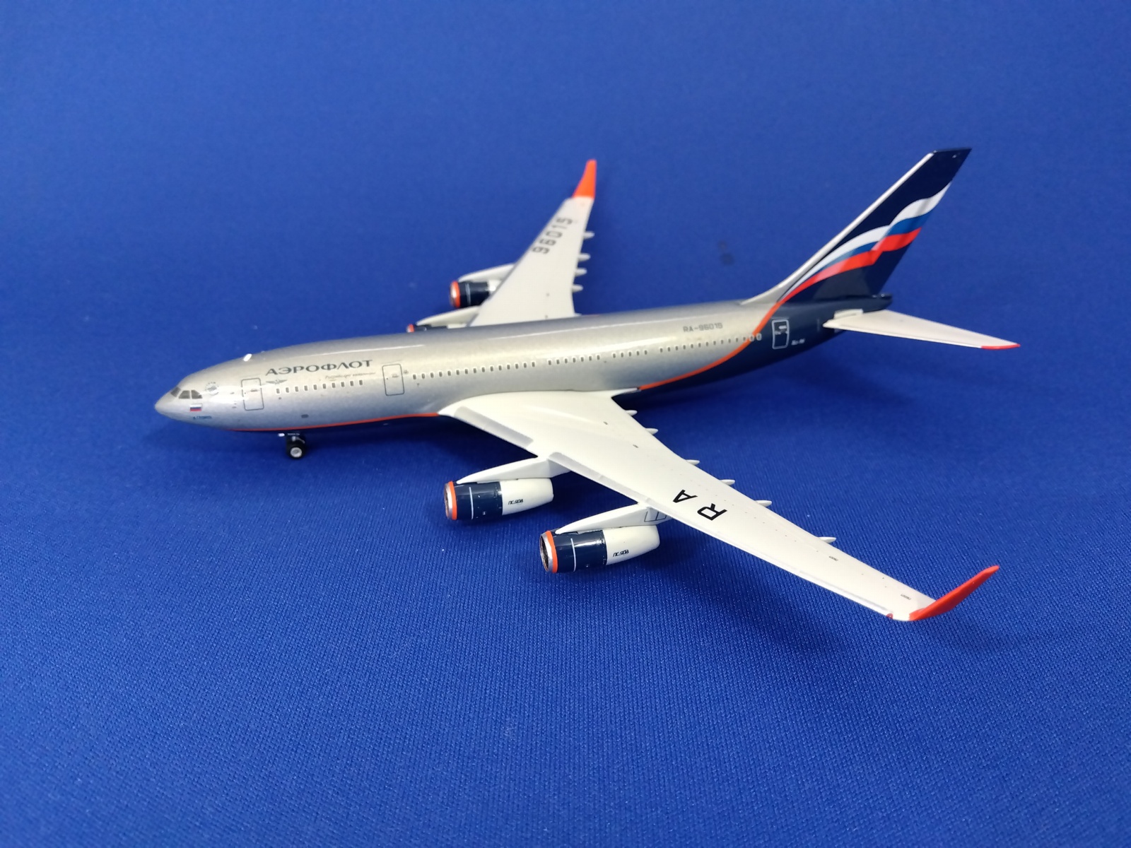 11764 Phoenix Aeroflot / アエロフロート IL-96-300 RA-96015 1:400