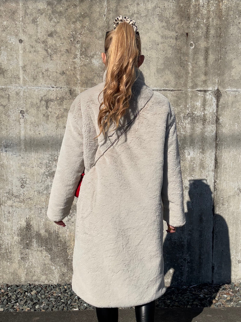 フェイクファーロングコート DPB73215 – CRAMMY