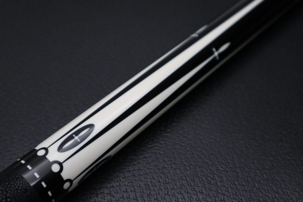 Joss West | カスタムキュー｜イリス