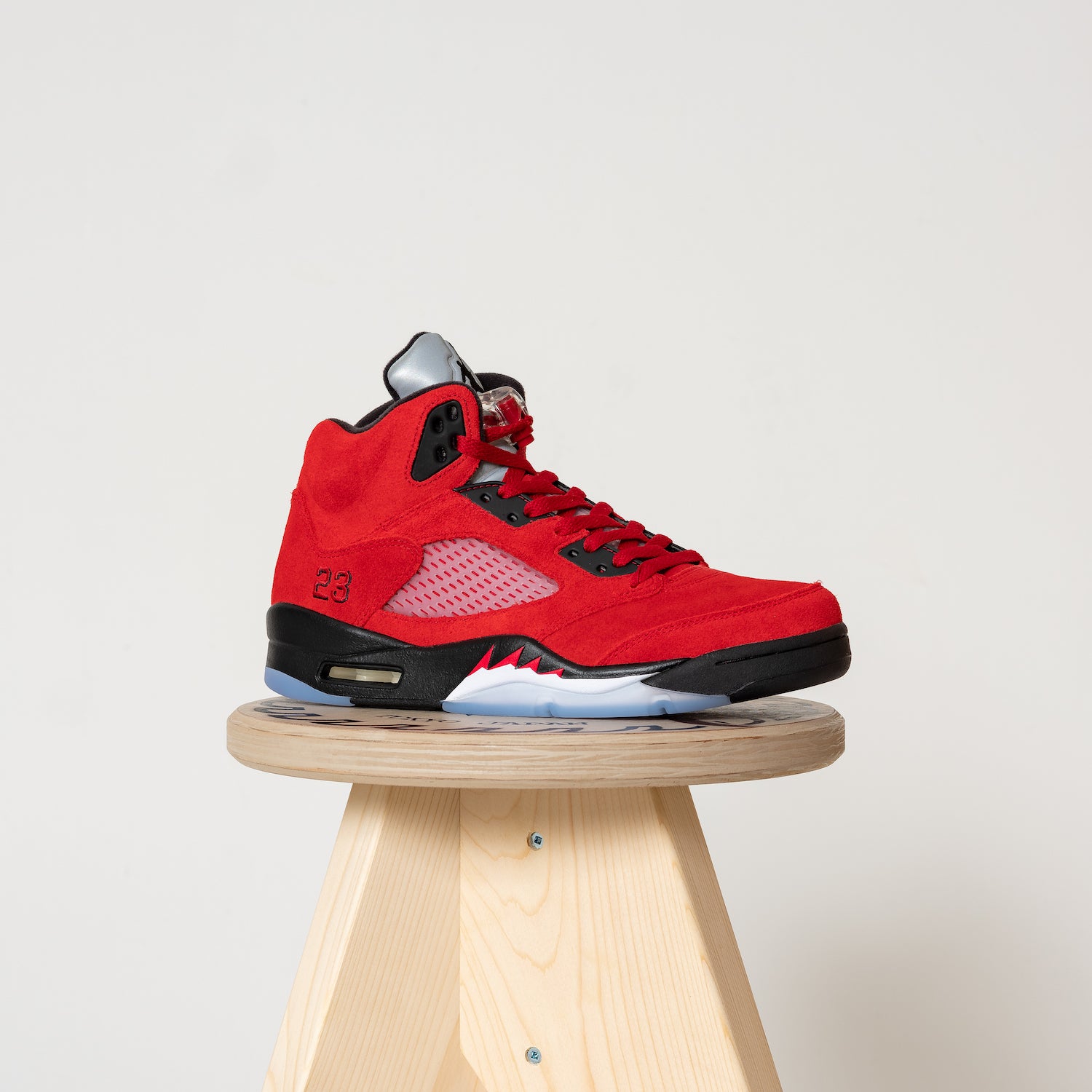 THE RAFFLE : NIKE AIR JORDAN 5 RETRO “TORO BRAVO” – DAYZ ARCHIVES