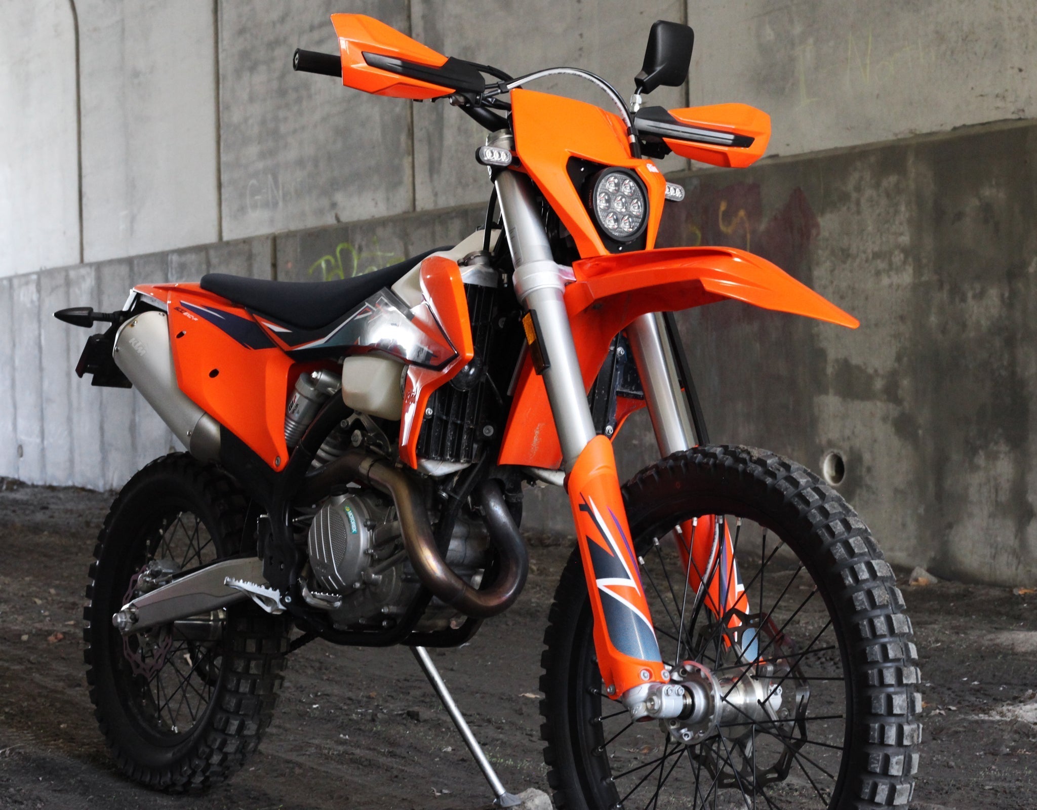 KTM LED ヘッドライト キット | KTM EXC-F、XC-W、XCF-Wをアップグレード