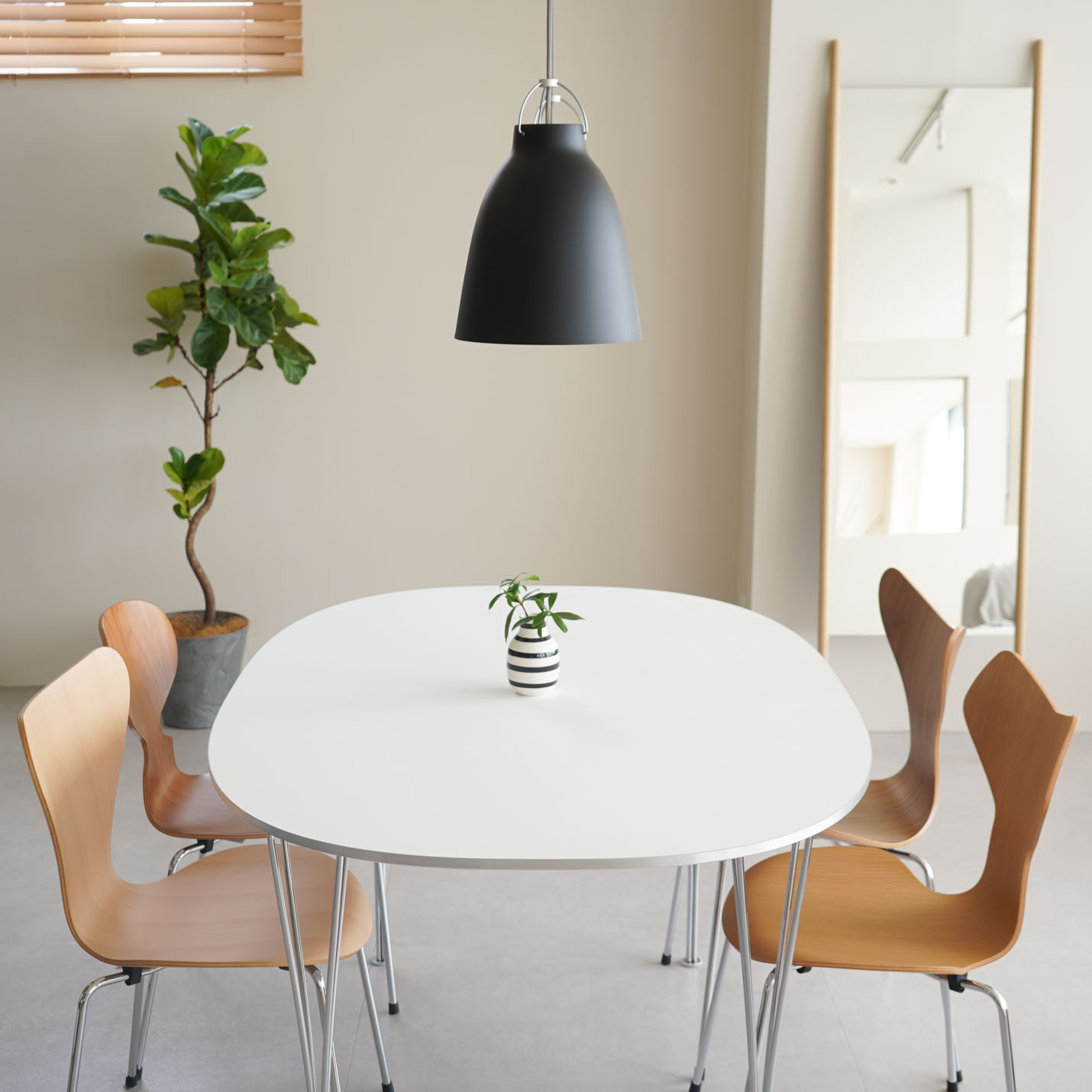フリッツ・ハンセン（FRITZ HANSEN）名作スーパー楕円テーブルの魅力を