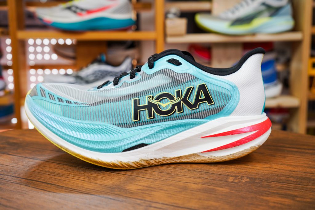 CIELO X1 2.0』はHOKAらしいレーシングシューズ！ ロッカー&クッション