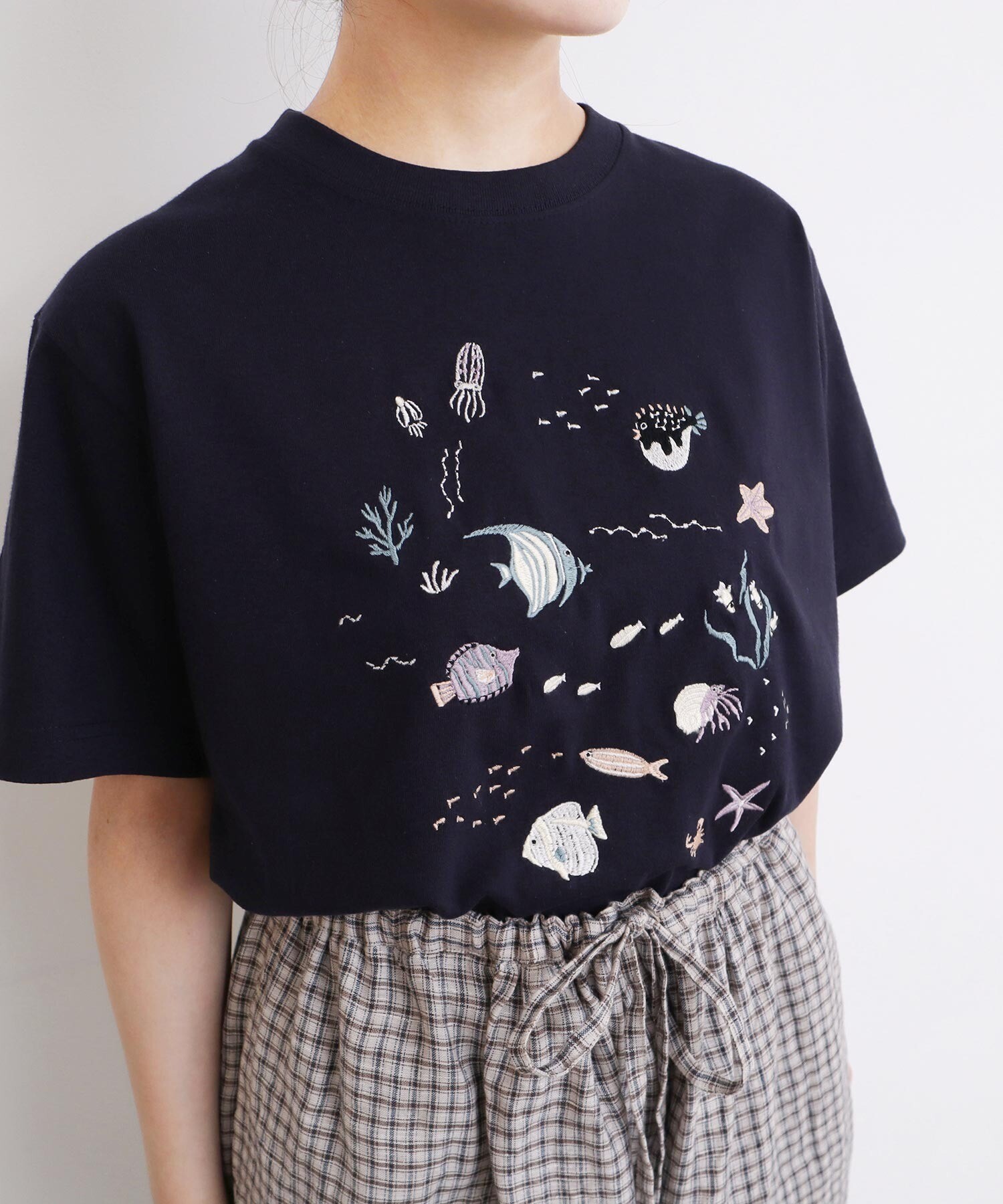AMBIDEX Store 〇集まる海のさかな 刺繍Tシャツ(F シロ): l'atelier du