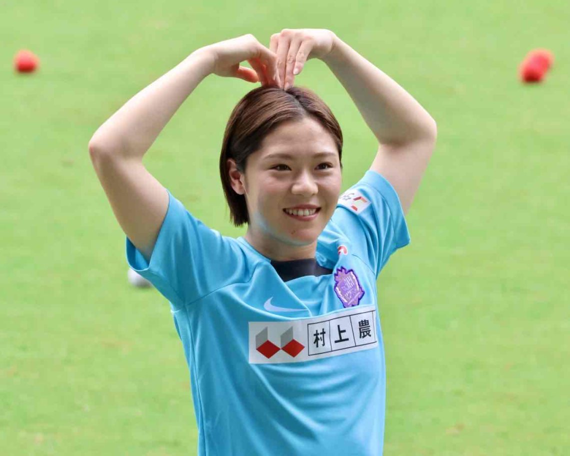 💜追いかけ玉入れのイベントで赤白帽を可愛くかぶるサンフレッチェ