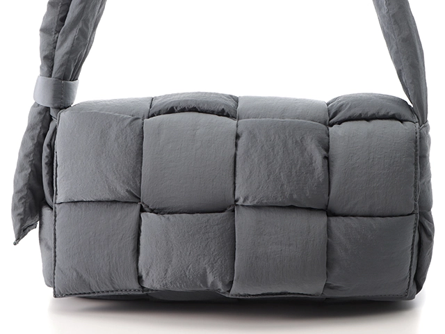 BOTTEGA VENETA バデット テック カセット ショルダーバッグ