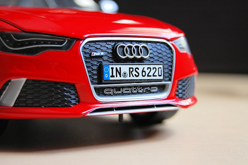 アウディ RS6 Avant C7 ミニカー 1/18 ミニチャンプス audi Audi RS 6