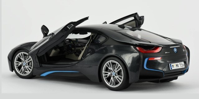 First Pics: Paragon 1:18 BMW i8 • DiecastSociety.com