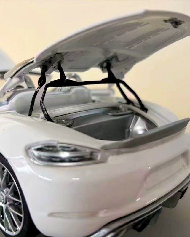 Minichamps Porsche 718 Spyder RS Weissach Package 2024