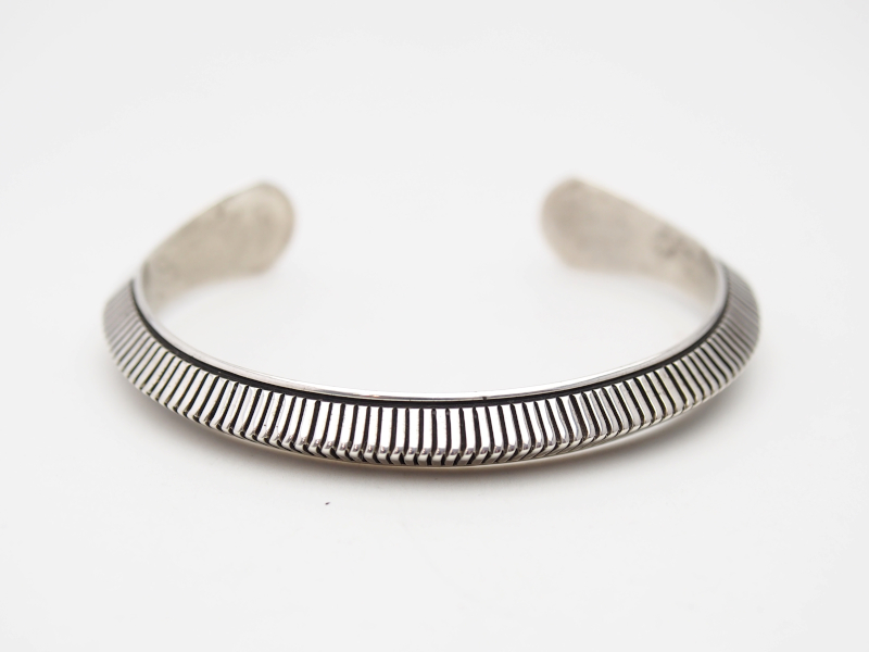 バングル、ブレスレット石なしのLyle Secatero トライアングルバングル