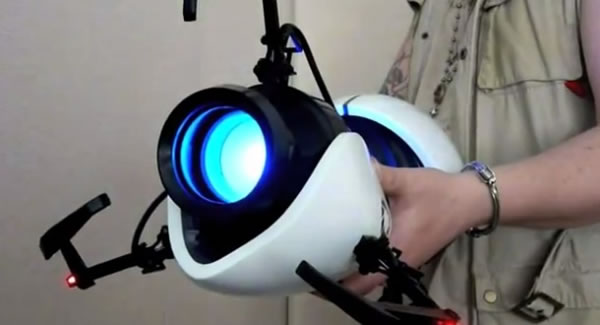 NECA社が発売する「ポータルガン」限定レプリカのギミックを収録した