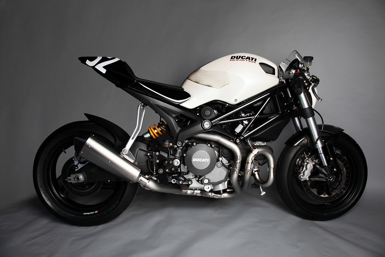 D;OMINATOR モンスター696用チタンフルエキゾーストマフラー【受注生産