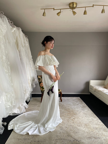 オフショルダー フリル ソフトマーメイドドレス ホワイト（W300WH）