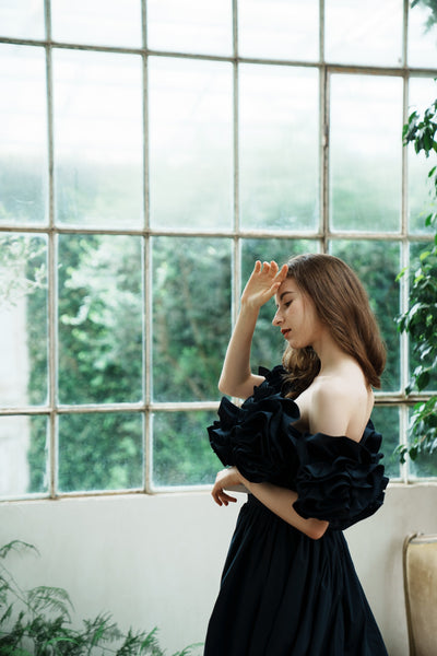 フリルショルダー タフタ ネイビードレス（W266）