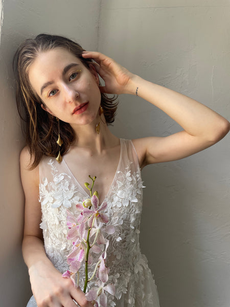 フラワーモチーフ 刺繍レース Aライン テールカットドレス（W162）