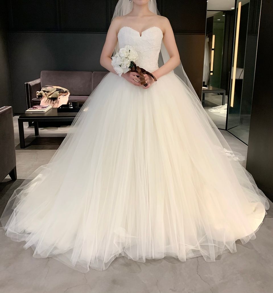 VERAWANG 人気の12709。✔︎胸のレースが上品で可愛い﻿ ✔︎チュールが