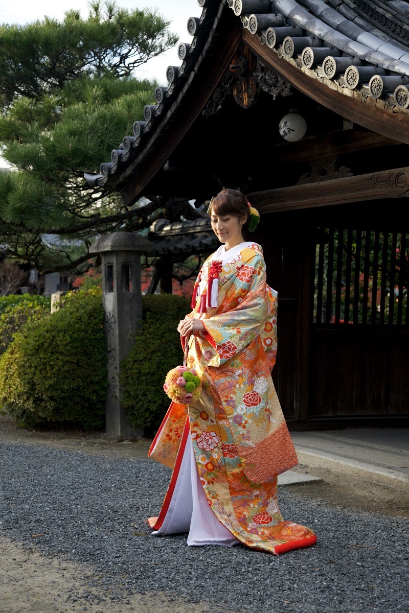 織物の最高峰【唐織】の色打掛 | TAGAYA BRIDAL - 京都・大阪・神戸の