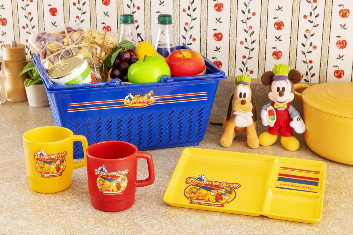 ディズニーグッズまとめ売り タンブラー シール入缶ポーチ 新品未開封
