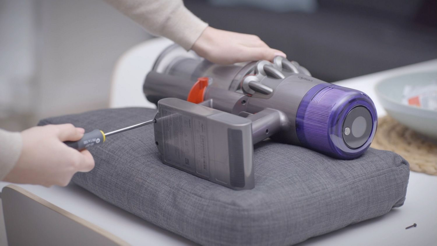 Replacement Dyson Cyclone V10™ cordless vacuum battery | Dyson