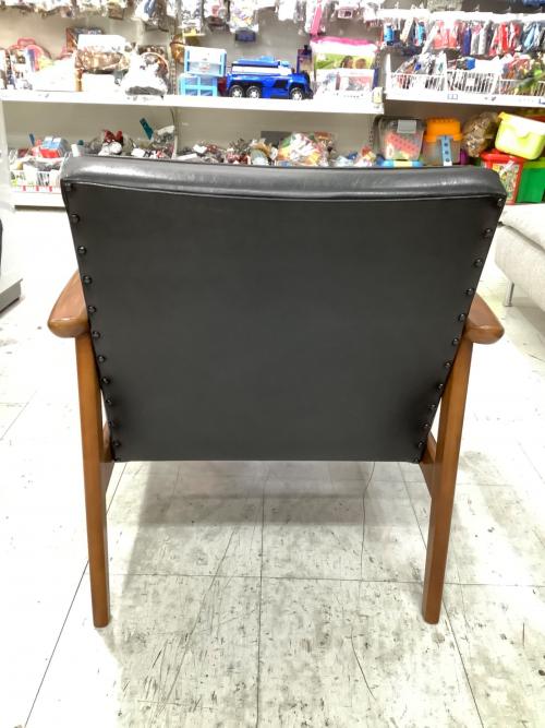 カリモク60 (カリモクロクマル) 1人掛けソファー ブラック×ブラウン K