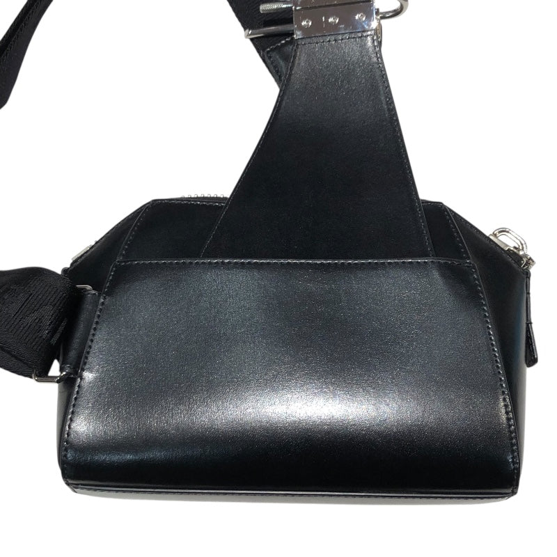 ジバンシィ GIVENCHY アンティゴナU ショルダーバッグ ブラック