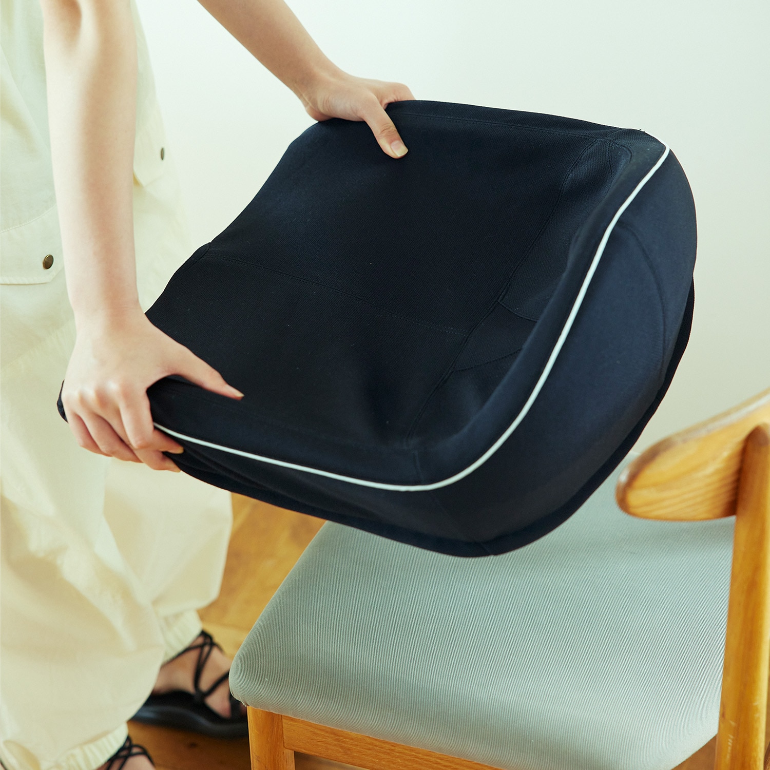 nishikawa[西川]Keeps クッション イエロー 送料込み(44×41×18cm