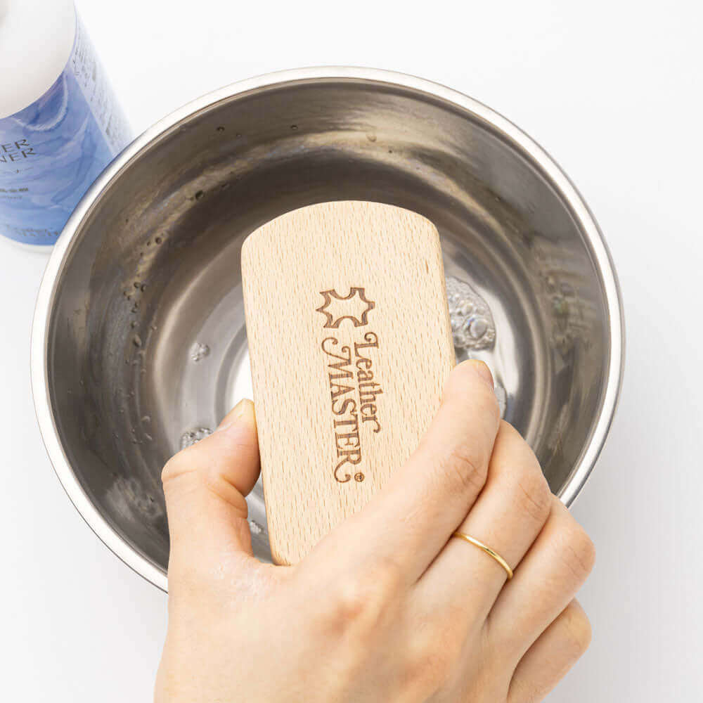 レザーマスター専用 クリーニングブラシ｜革製品のメンテナンスを効率よく