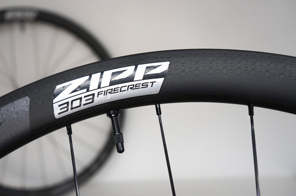 ZIPP 303 Firecrest Tubeless für Scheibenbremsen (2024) Laufradsatz