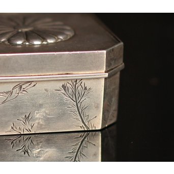 一鶴斎共箱銀香合 S1446｜骨董店 のびる 古美術 骨董 和風建具 蔵戸