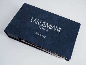 ラルスミアーニのオーダースーツ生地はまるでカシミヤのたおやかさを
