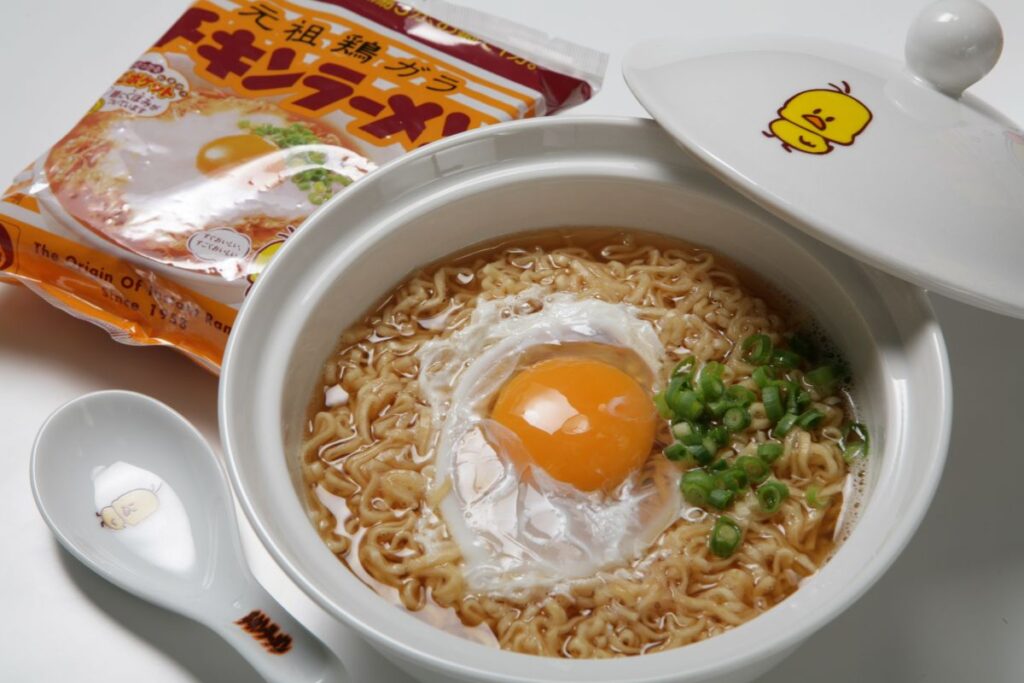 チキンラーメン×にじさんじ「不破湊」の異色コラボが話題 – emogram