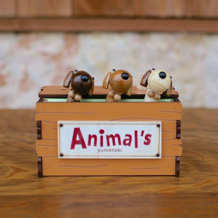 オルゴールの音色に合わせて動物がうごきます。 お子様、お孫さまへの
