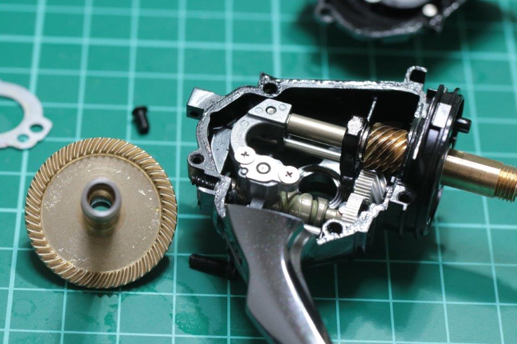 14ステラ C2000S ギア交換によるHGギア化とオーバーホール | リール