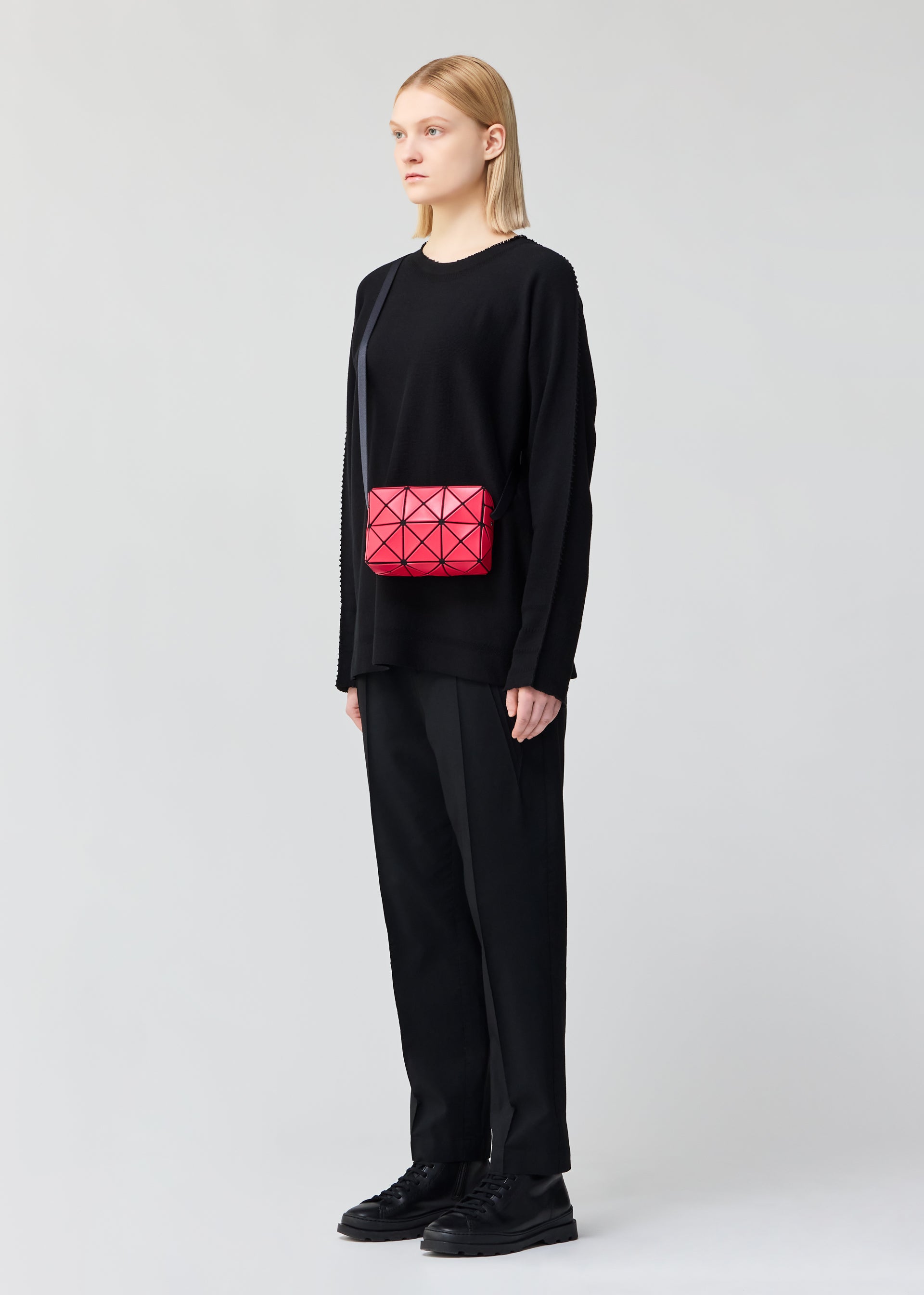 CUBOID Shoulder Bag Matte Black – ISSEY MIYAKE EU