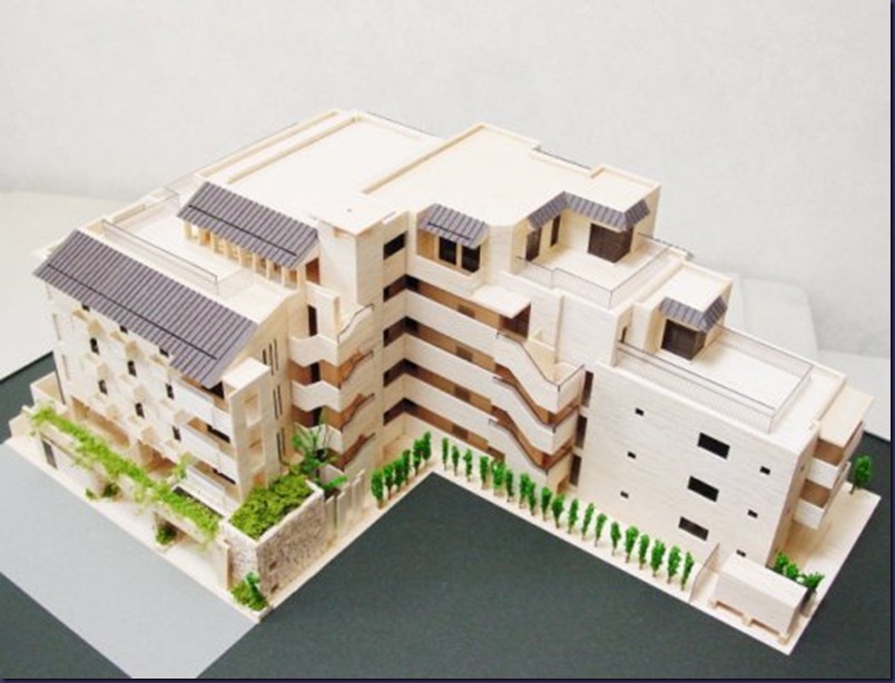 建築模型の写真＞S=1:100 黒屋根のマンション バルサ材仕様の模型