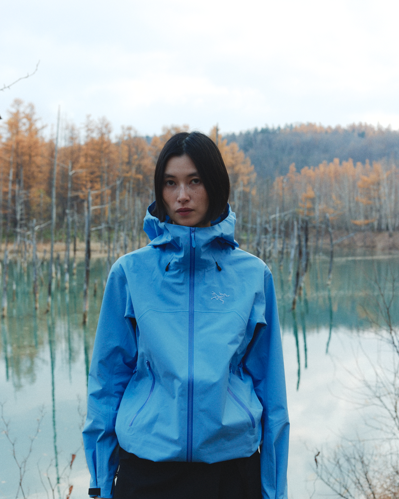 ARC'TERYX〉×〈BEAMS BOY〉冬の静寂をまとう氷河のブルー、 “GLACIAL