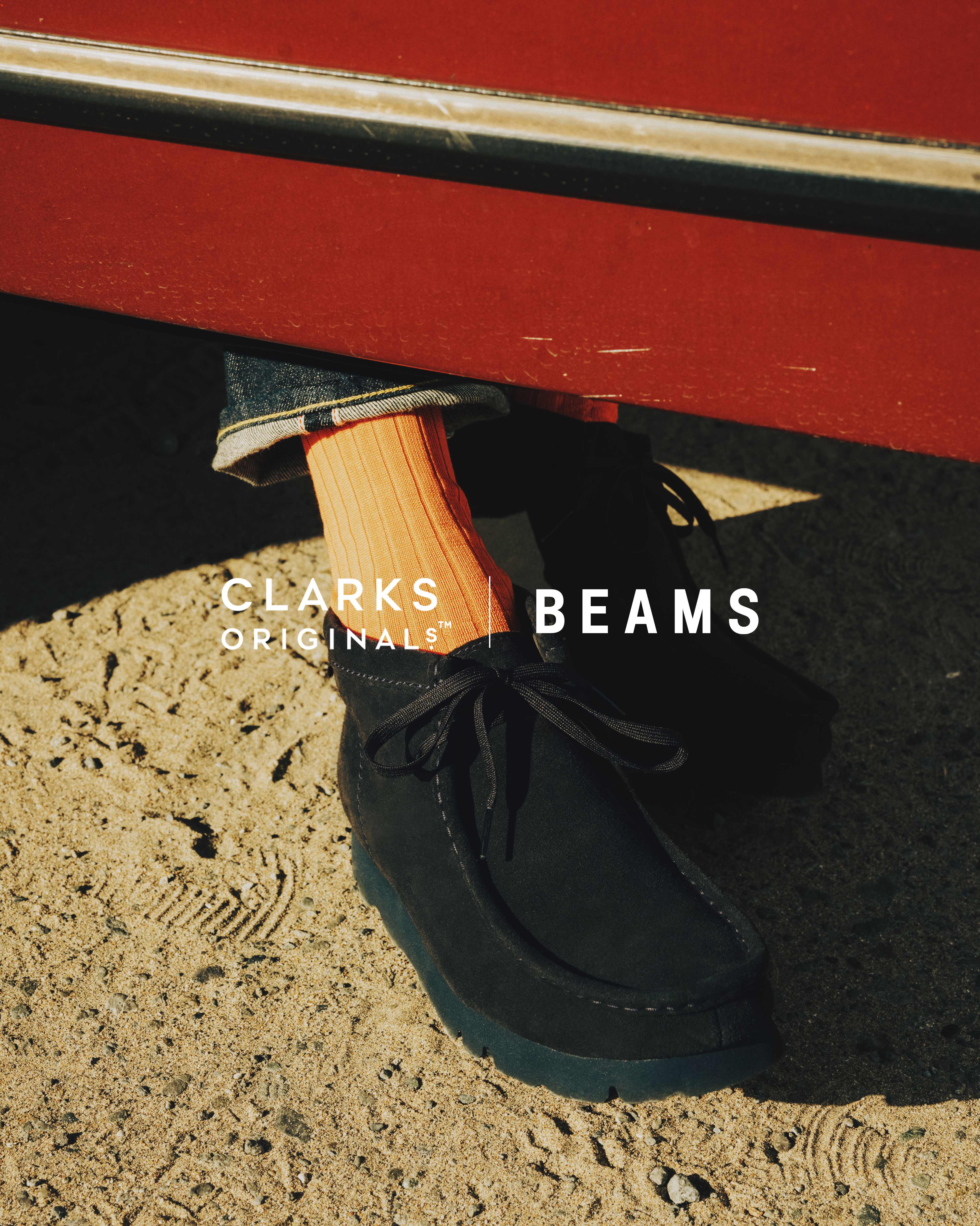 BEAMSとClarks ORIGINALSによる別注Wallabee Bootからダークネイビーが