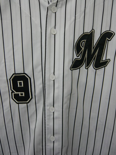 ロッテ福浦 応援歌をシックなえんじ色で – 千葉ロッテマリーンズ