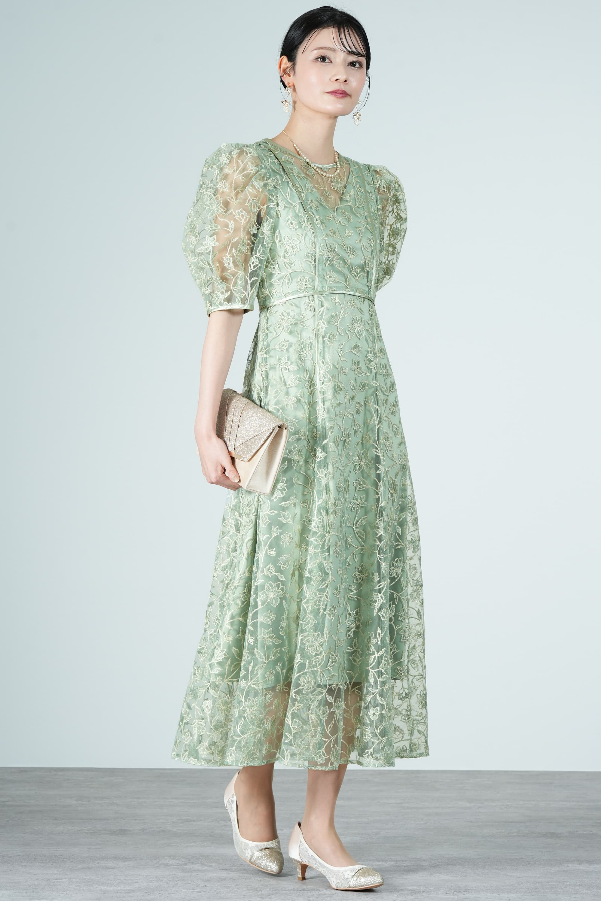 LILY BROWN フラワーラメ刺繍ミントドレス (M) をレンタル - 結婚式