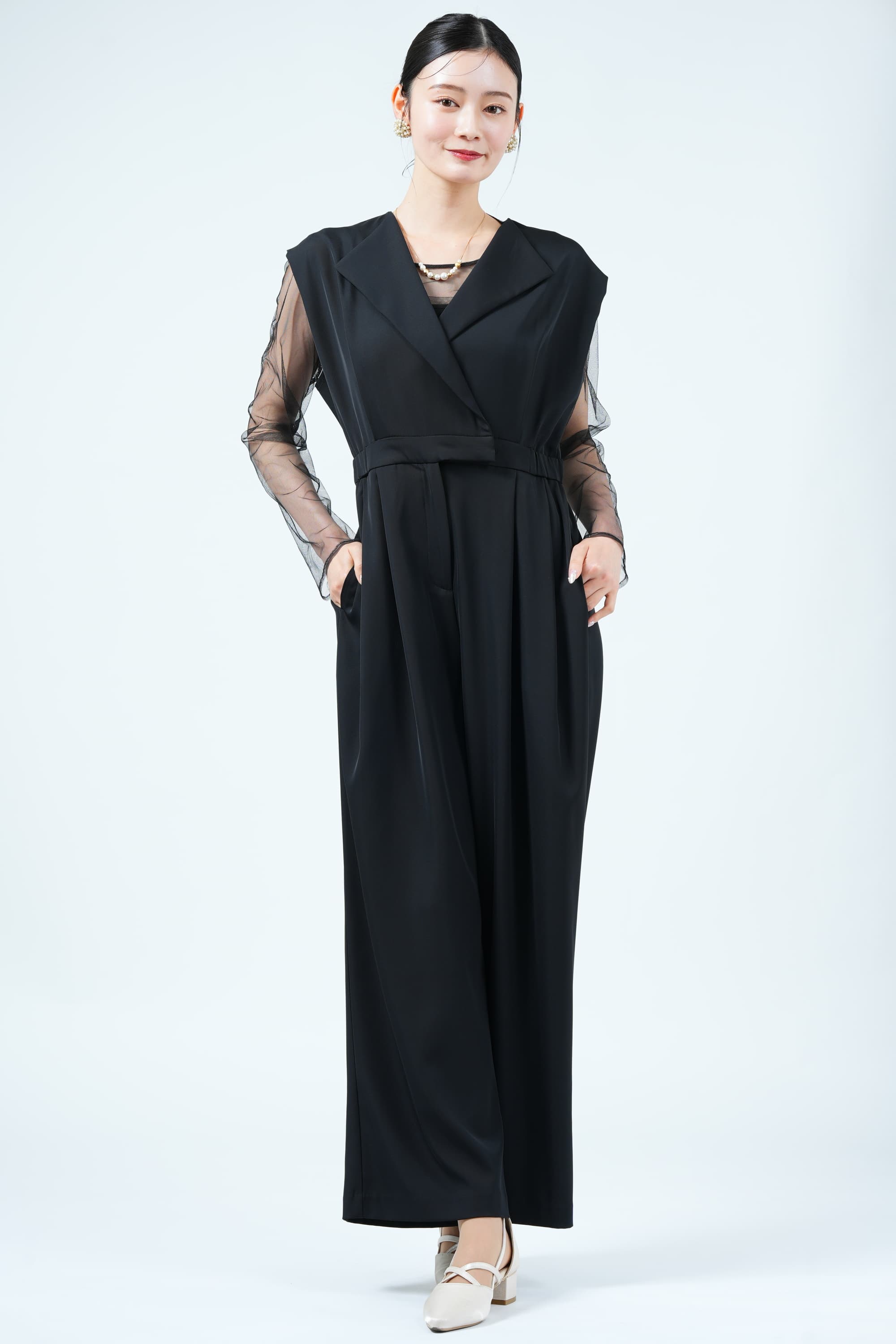 niana スタンドアウトカラーブラックパンツドレス (S) をレンタル